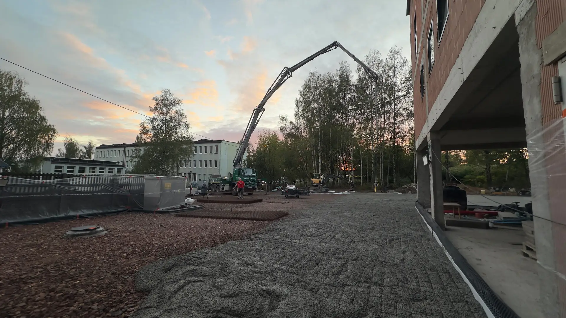 Nawierzchnia betonowa w Sosnowcu – zbrojenie rozproszone w świeżym betonie